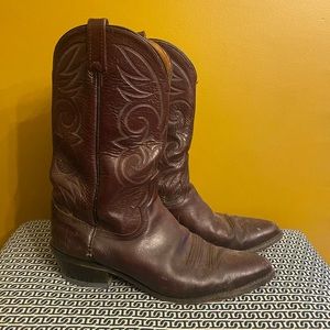 Beautiful vintage brown cowboy boots